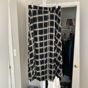 Long black and white modest skirt. 37 inches long. Size L. Runs smaller.